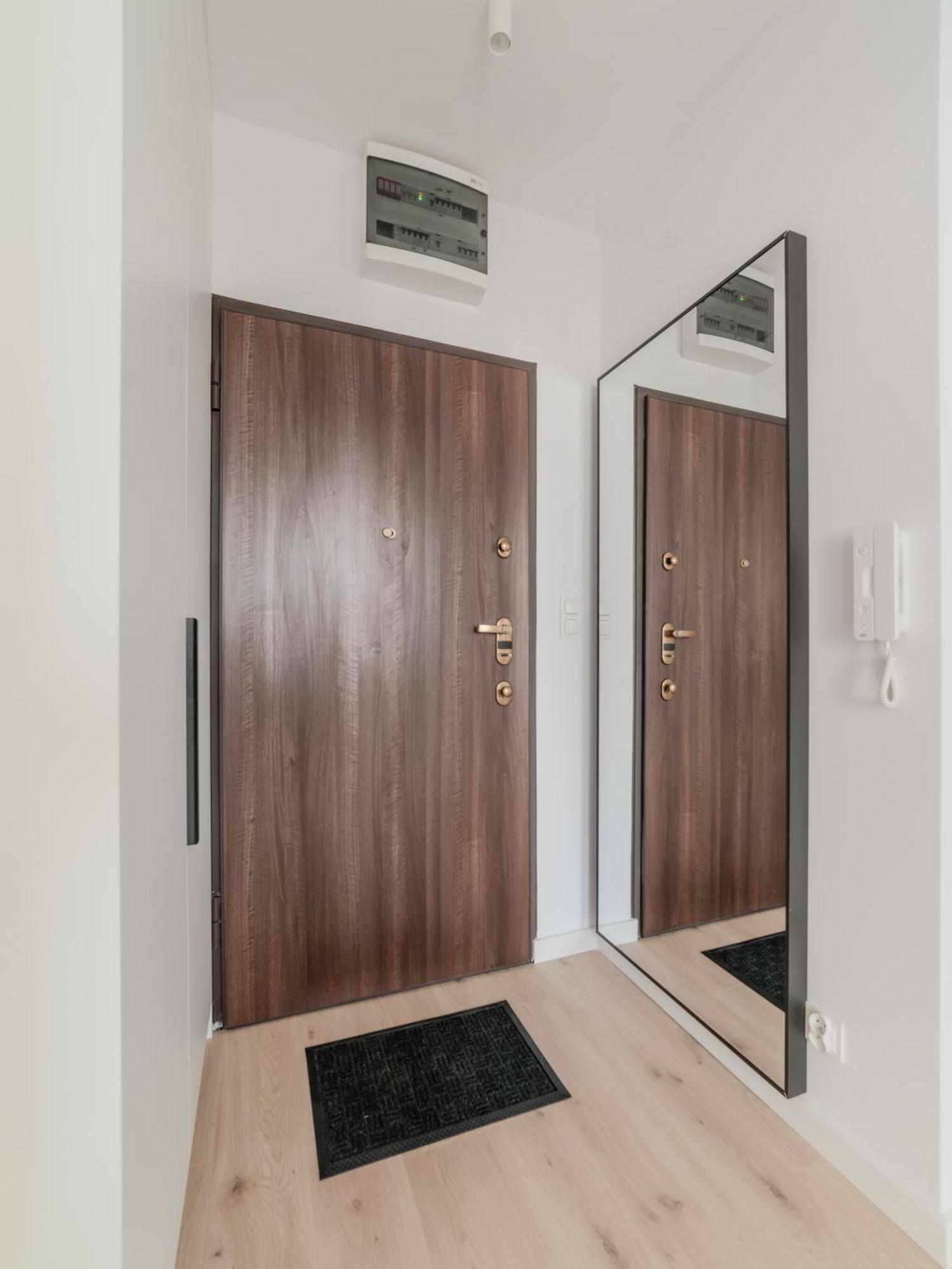 Apartment Metropolitan Haven By Aparo - Winda, Balkon, Lozeczko Turystyczne, Atlas Arena, Wytwornia, Zoo, Aquapark, Park, Dworzec Pkp I Pks, Ekspres Do Kawy